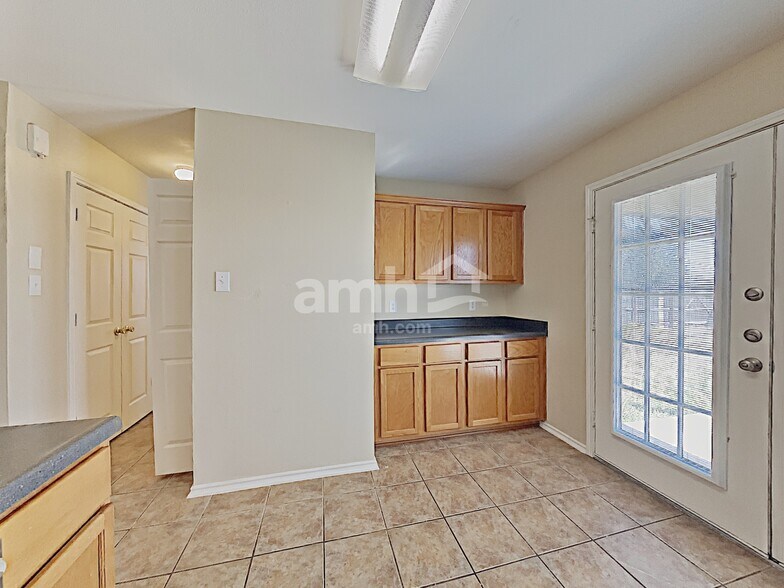 Building Photo - 9616 Dawn Trl