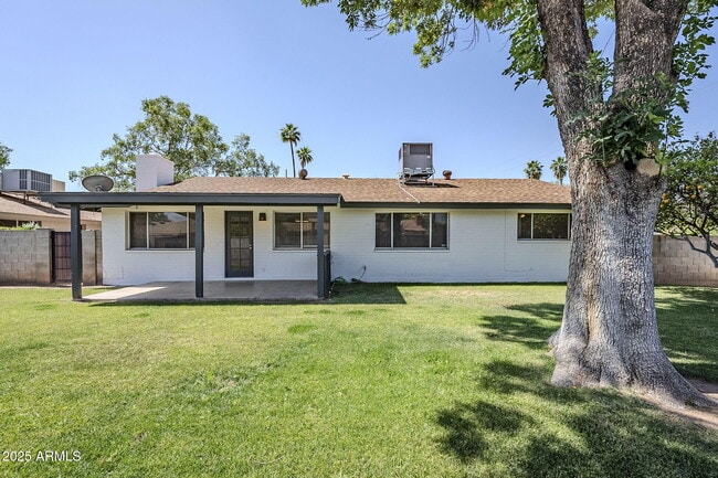 Building Photo - 1904 E Manhatton Dr
