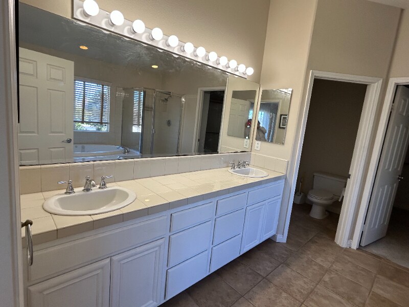 Building Photo - 2027 Warble Ct