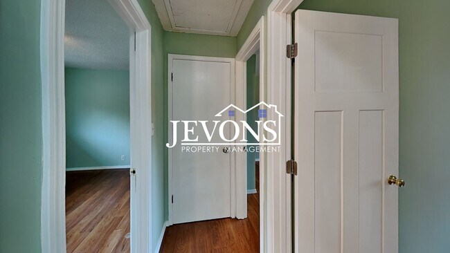 Building Photo - $1,000 Rent Credit if move-in occurs befor...