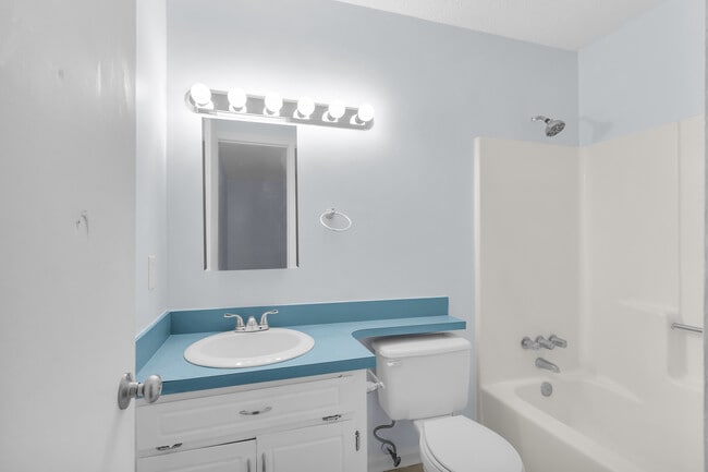 Building Photo - 1611 RaceTrack Rd