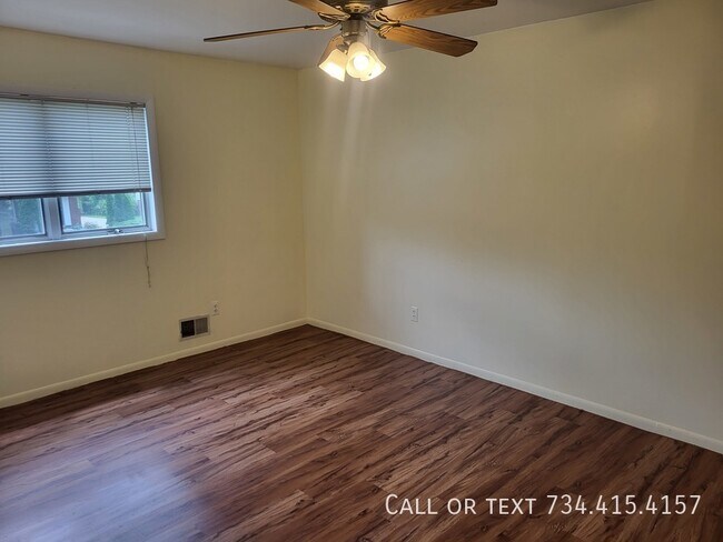 Building Photo - 2863 Marshall St