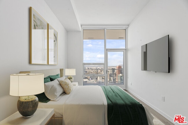 Building Photo - 230 W Olympic Blvd