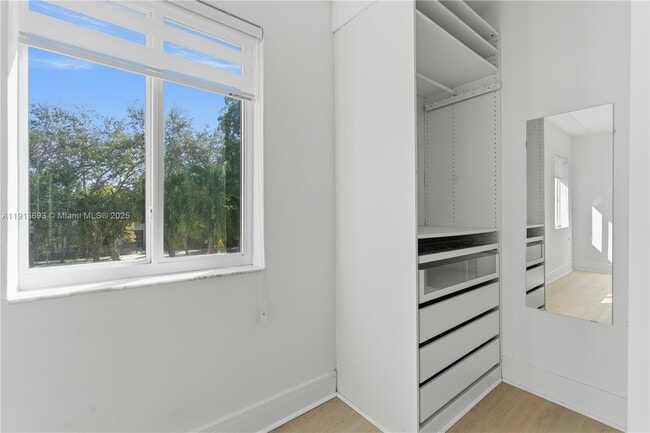 Building Photo - 1244 SW 13th Ave