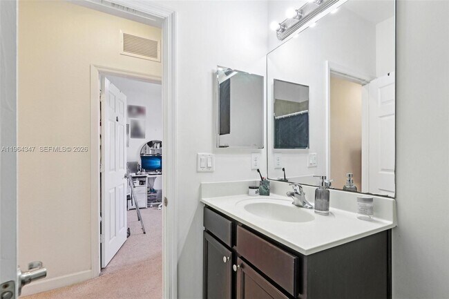 Building Photo - 11746 SW 151 Ave