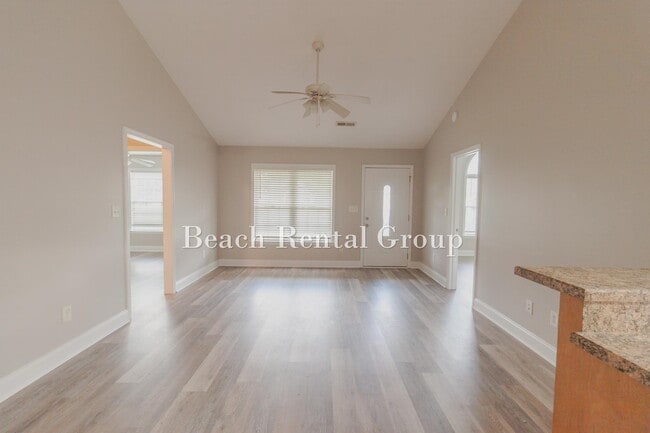 Building Photo - 204 Macarthur Dr