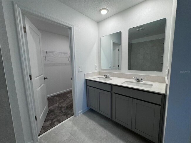 Building Photo - 1033 Waterfall Blvd