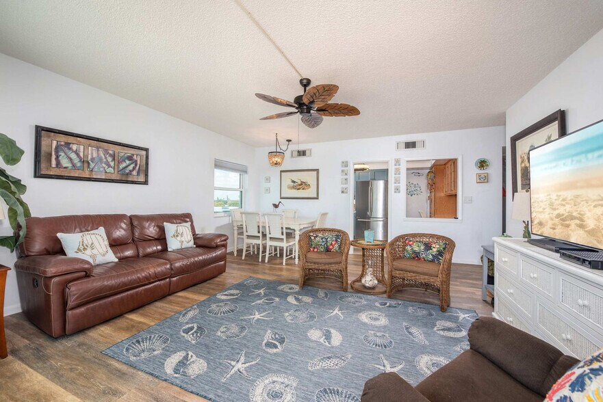 Building Photo - 205 Jimmy Buffett Mem Hwy