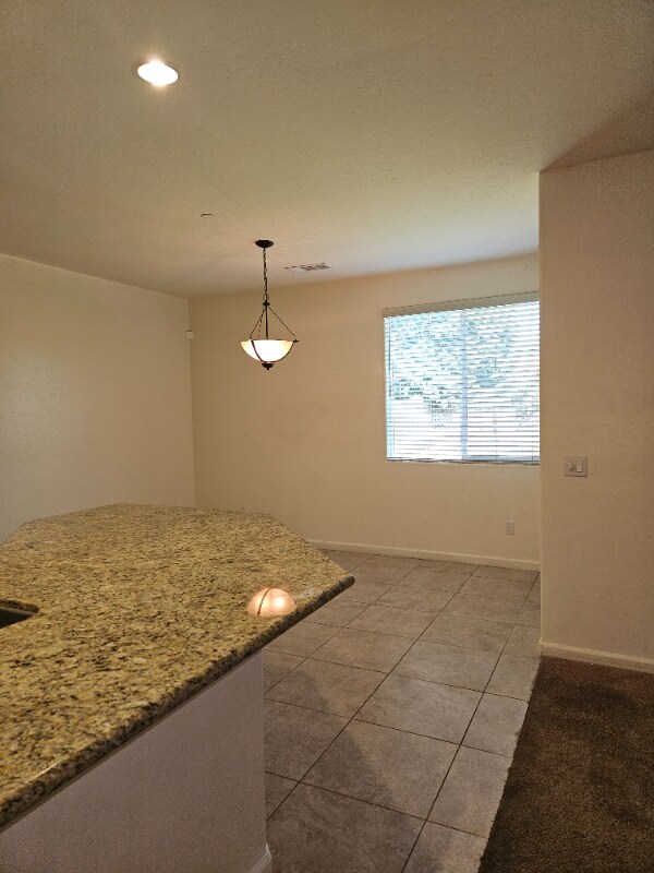 Building Photo - 2908 S Oakhurst Ct