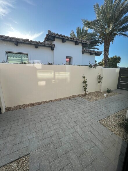Building Photo - 78641 Deacon Dr E
