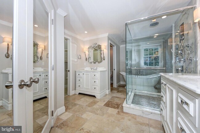 Building Photo - 4509 Tournay Rd