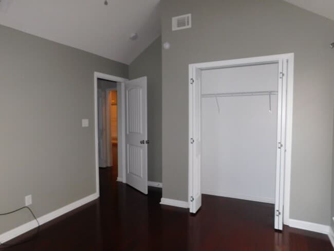Building Photo - 3 bedroom in Crestwood S/D