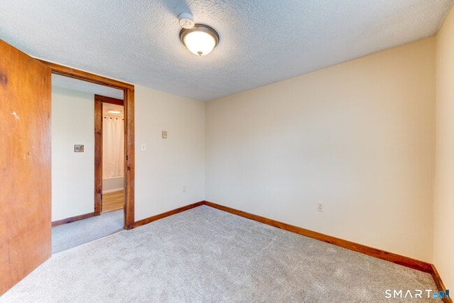 Building Photo - 8 Maple Ave