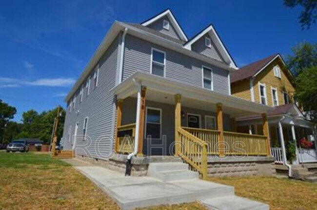 Building Photo - 118 N State Ave