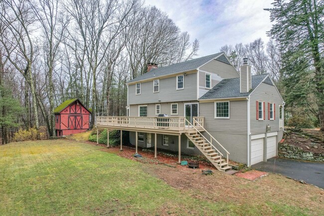 Building Photo - Bright and Beautiful 4 Bedroom Colonial
