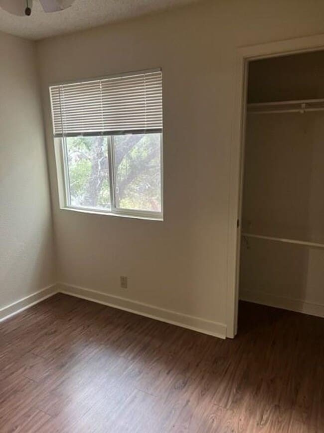 Building Photo - 304 Algerita Dr
