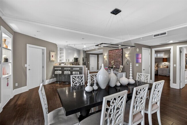 Building Photo - 455 E Palmetto Park Rd