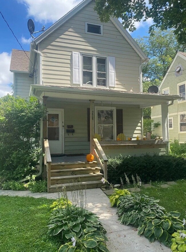 Building Photo - 728 N Madison St