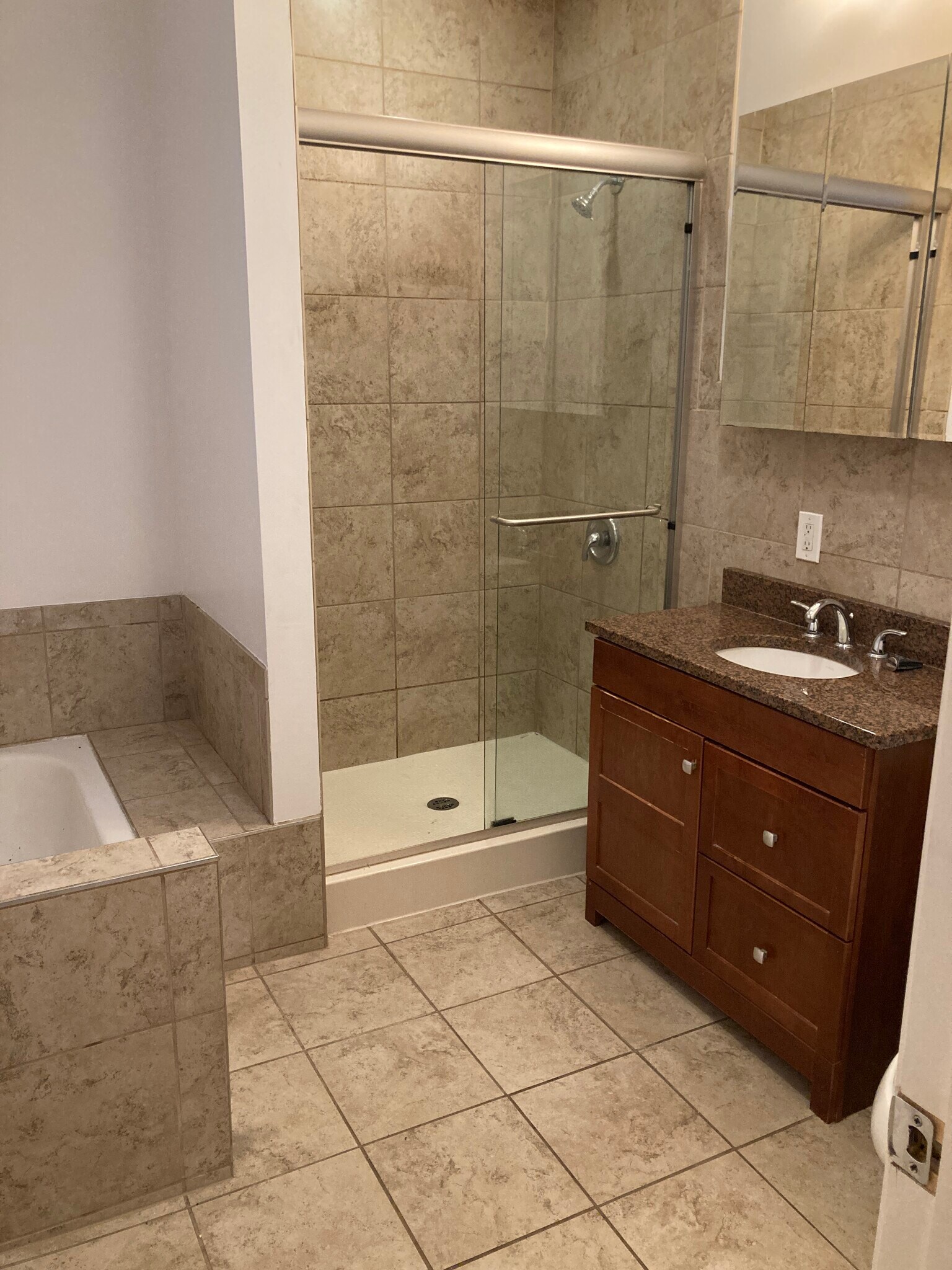 Building Photo - 2810 S Lenox St