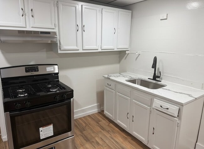 Building Photo - 1756 W Juniata-