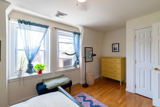Building Photo - 4813 Walton Ave
