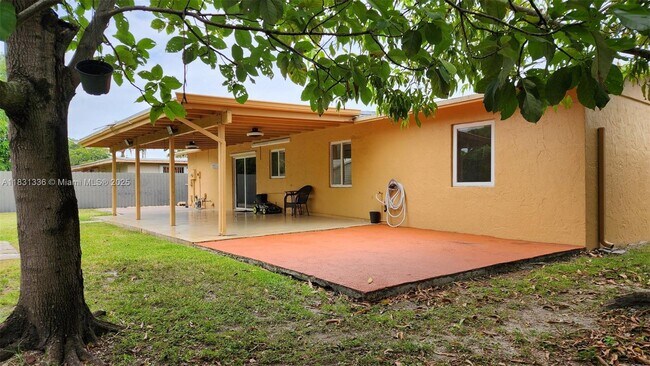 Building Photo - 5460 SW 133rd Ct