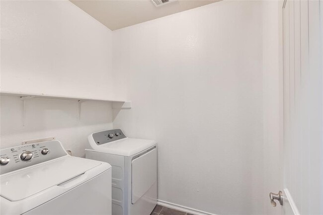 Building Photo - 1029 Brighton Pl