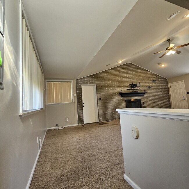 Building Photo - 3 Bedroom, 1.5 Bath Brick Ranch with Attached 2.5 Car Garage. Huge Great Room and Living Room. Bi...