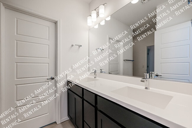 Building Photo - 5509 N 108th Ave