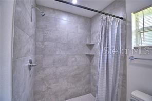 Building Photo - 2405 Roslyn Ln