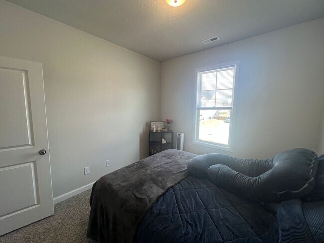 Building Photo - 208 Shallowbag Bay Ln