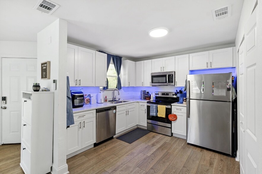 Kitchen - 3801 Carroway St