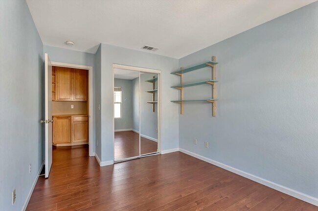 Building Photo - 929 Monarch Cir