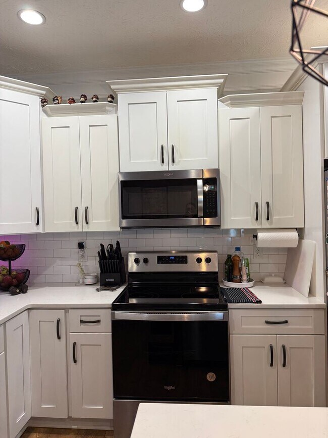 Building Photo - 128 Aiden Ln