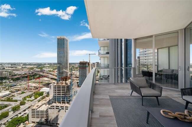 Building Photo - 851 NE 1st Ave