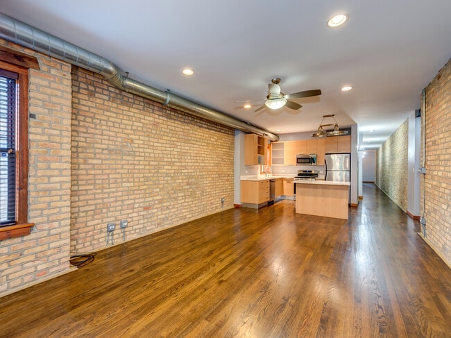 Building Photo - 7020 N Paulina St