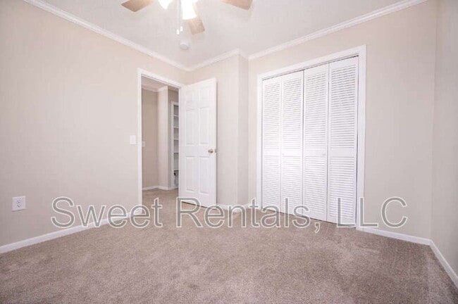 Building Photo - 415 Parkdale Dr