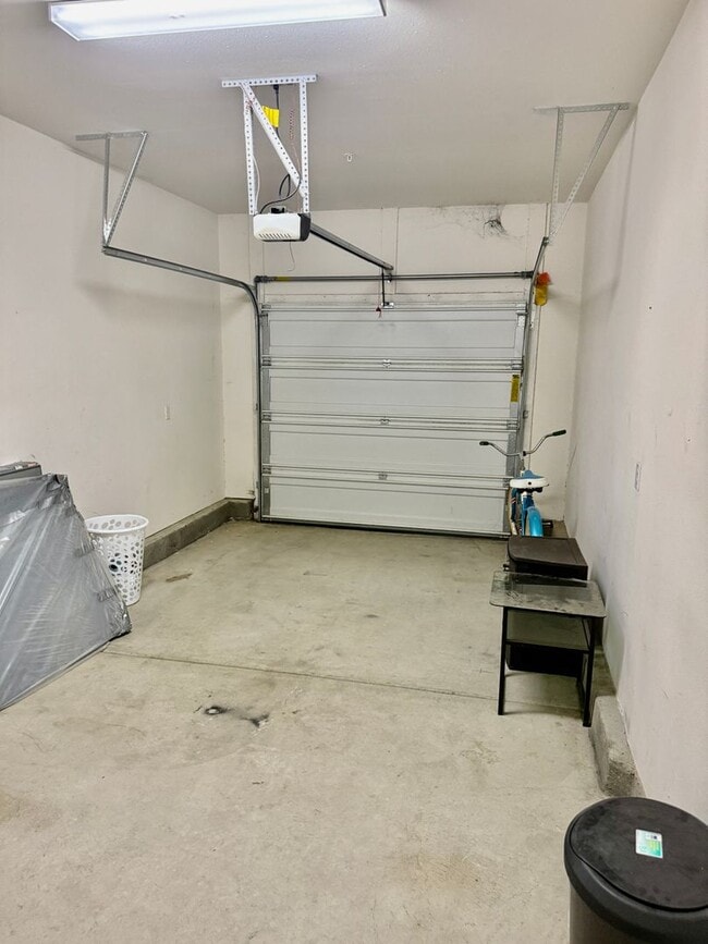 Building Photo - Accessory Dwelling Unit (ADU)