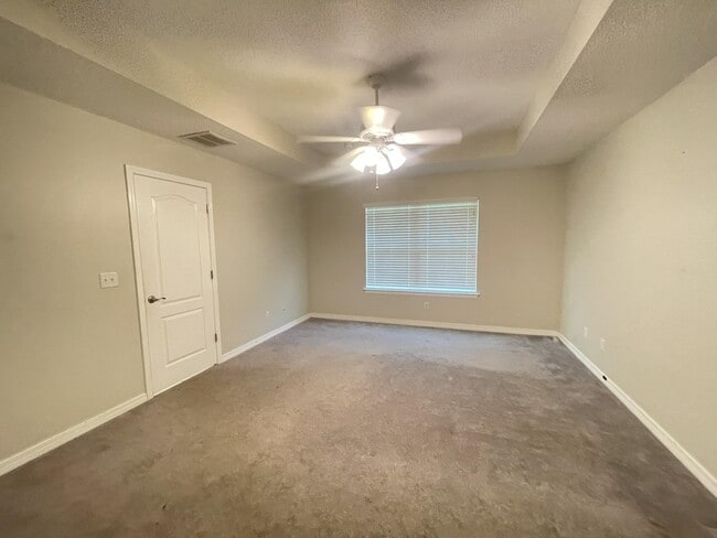 Building Photo - 728 Riva Ridge Dr