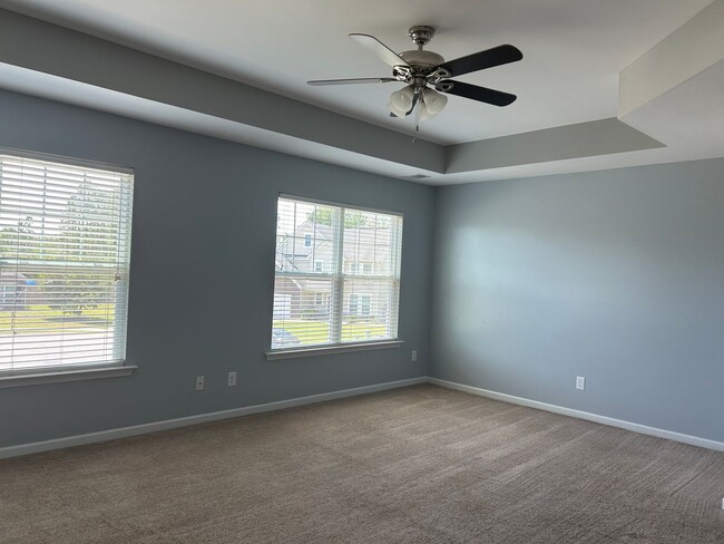 Building Photo - **HOLIDAY MOVE-IN SPECIAL: $300 OFF 1st MO...