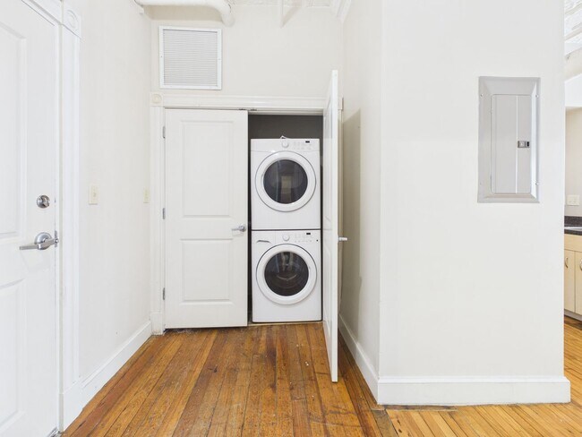 Interior Photo - 121 W Broad St