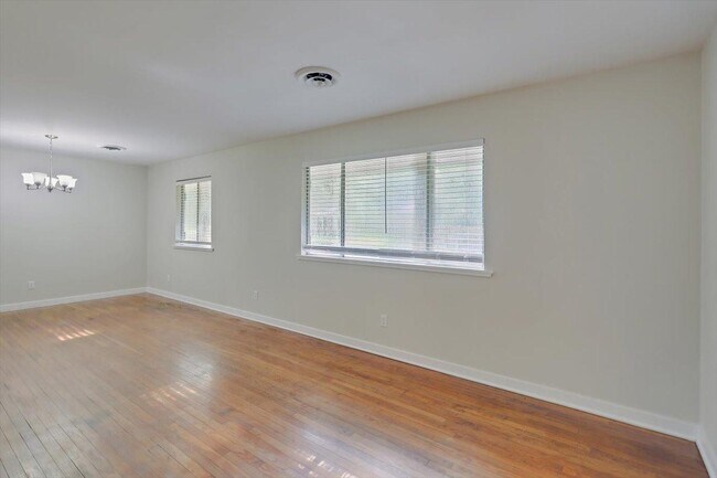 Building Photo - 111 Chiswick Cir