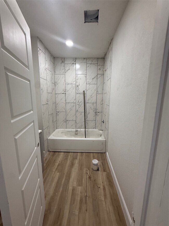 Building Photo - 7023 Canal St