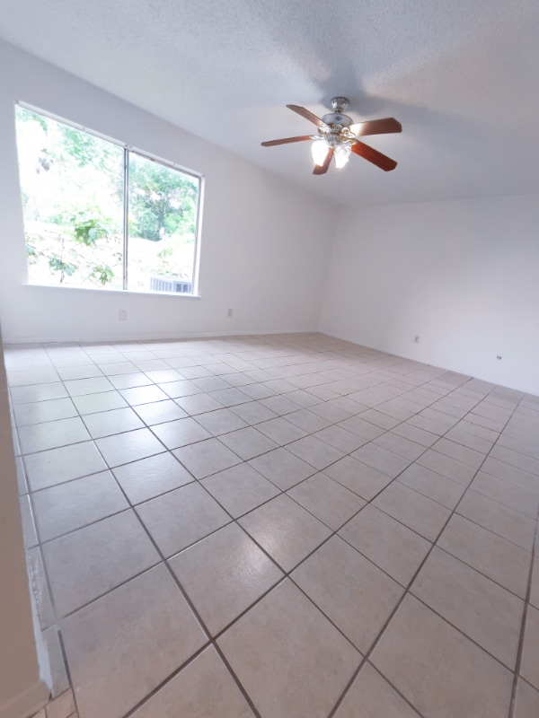Building Photo - 2803 Meadowgrass Ln