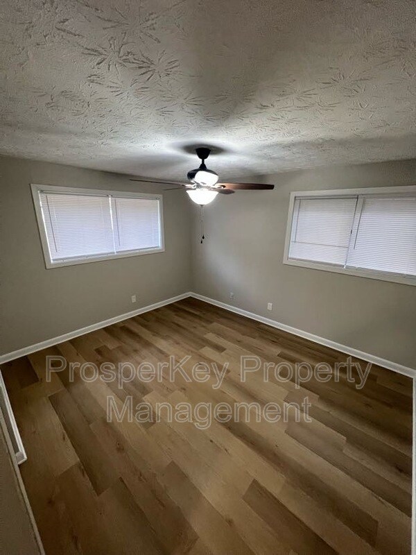 Building Photo - 945 Celia Dr