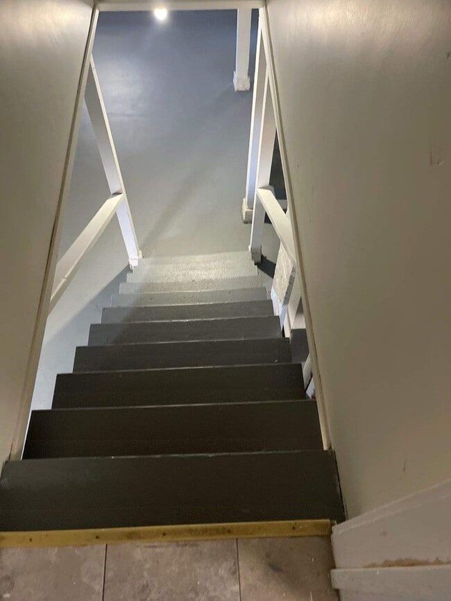 Building Photo - 7613 Van Buren Ave