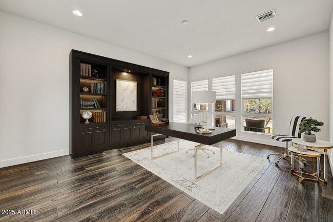 Building Photo - 9407 S 13th Way