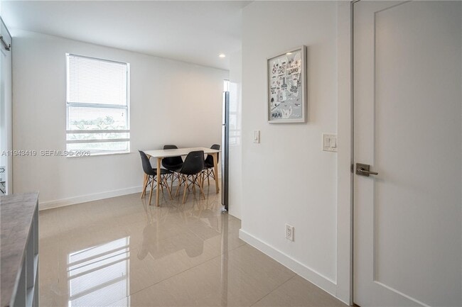 Building Photo - 924 Marseille Dr