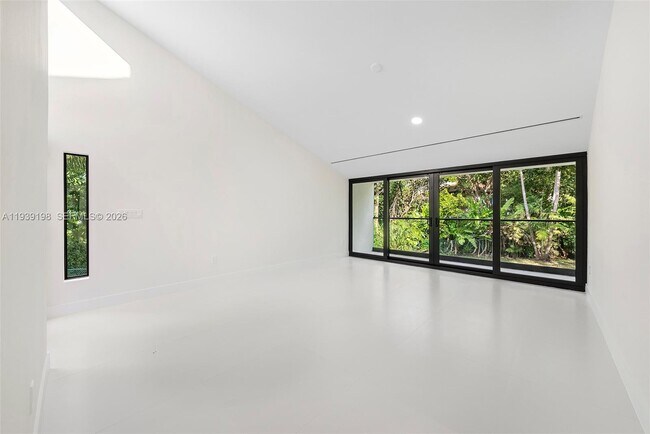 Building Photo - 7540 Los Pinos Blvd