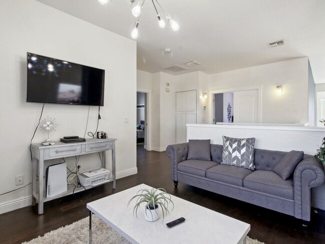 Building Photo - 7733 W Southgate Ave